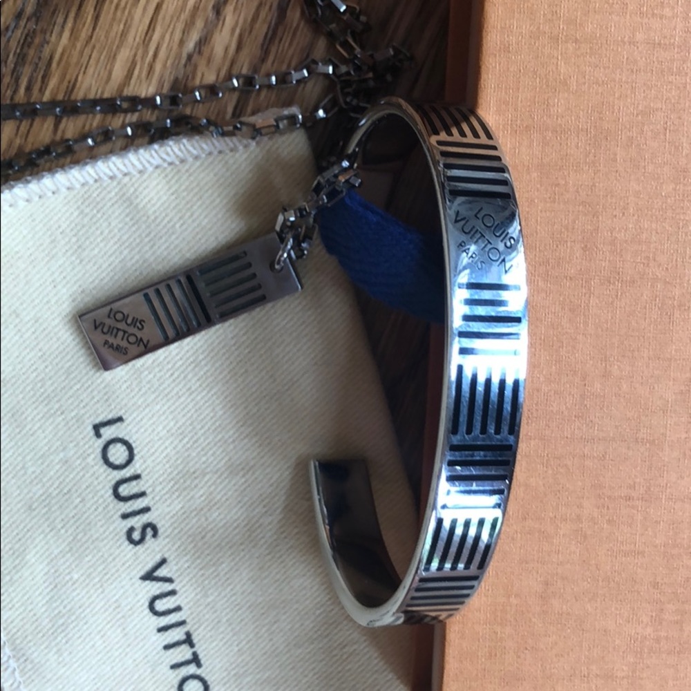 Louis Vuitton cuff bracelet and necklace set - Picture 8 of 8